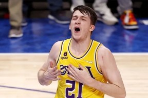 ayx体育app官方网址-穆雷在切尔西比赛中锐不可当，险胜引发热议！观众掌声雷动-ayx体育app官方网址